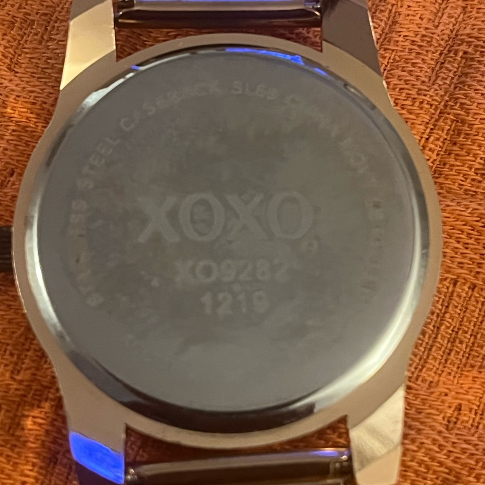 "XOXO" Rose/Gold-colored Rhinestone Watch - Picture 3 of 3